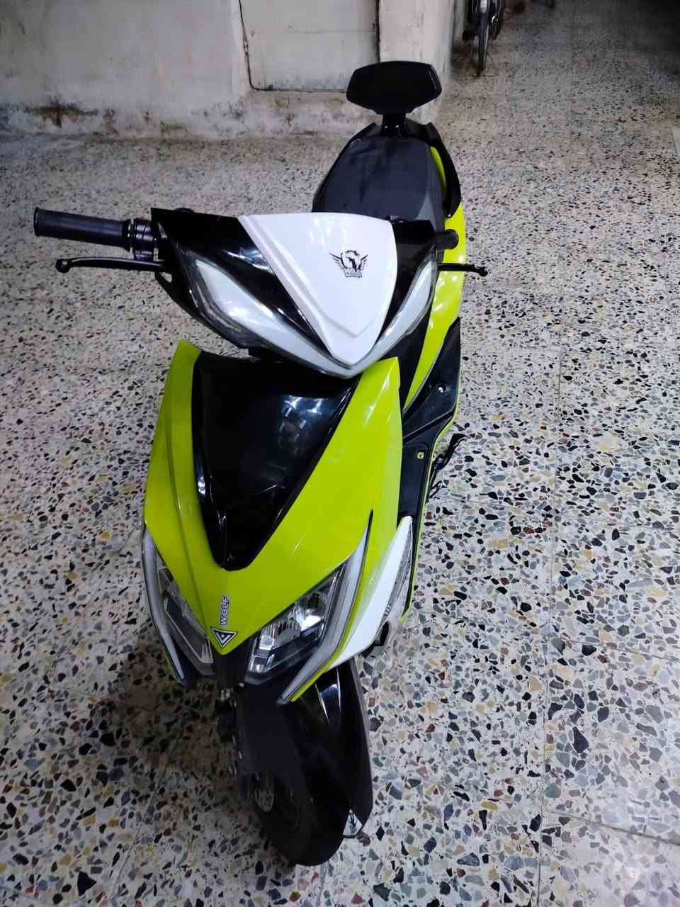 سلام عليكم شباب  دراجه شحن البيع  دراجه  اي نقص مابيها كلها كامله وجاهزه /مواصفاتها👇
بطاريات عدد (6) كبار دبل 🦾
3سرعات 🪬
تحمل شخصين🫂
تشغيل  نضامين بصمه او سويج🥇
سرعه الدراجه 60🧿🪬
تتحمل وزن عالي جدا🏋🏻‍♀️
نضام  تشغيل عن بعد🤺✅
نضام السرقه 🥷🏻🏃🏻‍♂️
تمشيك (50) كيلو✈️
بصمات 2❇️
سويجات 2🛜
كلوب لد ابيض عالي ناصي🔦💕
استان صفح🔆
استان تعليك 🔱
نضام 🅿️
اي استفسار  على واتساب
*********** 
مكان بغداد
