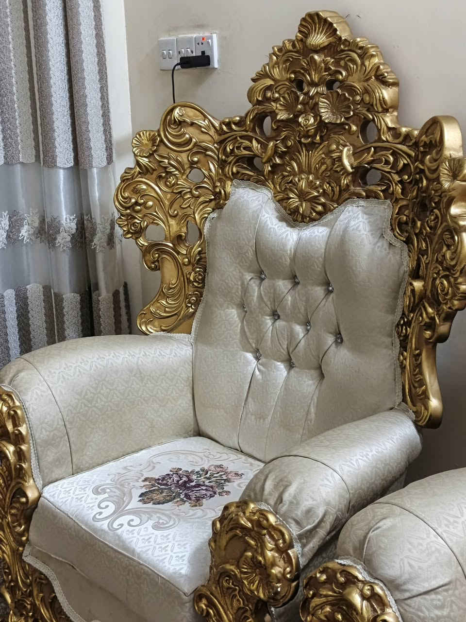 السلام عليكم شباب
تخم مصري للبيع 10 مقعد 
نضافة 90%100
 مع طبلات 2 زغار واحدة 1 جبيرة 
السعر 750الف وبي مجال 
العنوان بغداد جسر ديالى القديم 
رقم التواصل ***********
.................
