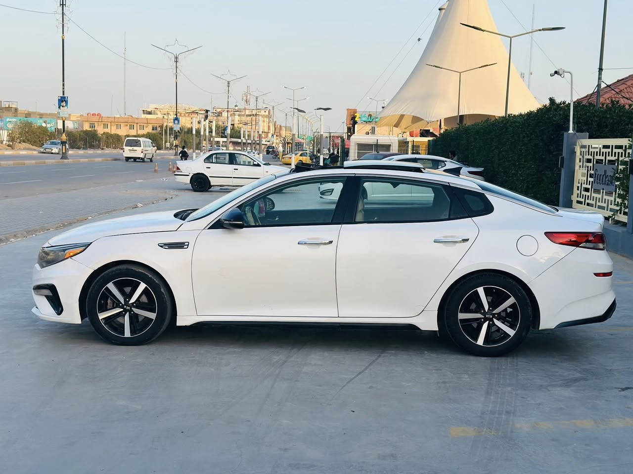 السلام عليكم سياره اوبتيما 2020 أمريكي حادثه بنيد ورش باب فقط رقم مثنى حره سنويه جديده سياره فول موصفات بصمه شاشه محرك 2400 بعد بيه موصفات السعر 124 وبيه مجال رقم موبايل *********** مكان سياره السماوه المزكز
