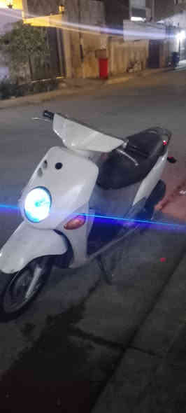 سلام عليكم دراجه فله 
كفرات بلادي
كليو متر شغال 
كيج بانزين شغال 
تايرات جديد 
اشاير شغال 
الايت عالي وناصي شغال 
مكينه بلاديه مامفتوح
سعر 800 وبيه مجال شي قليل 
عنوان الشعب شارع الصحه 
رقم الهاتف ***********
