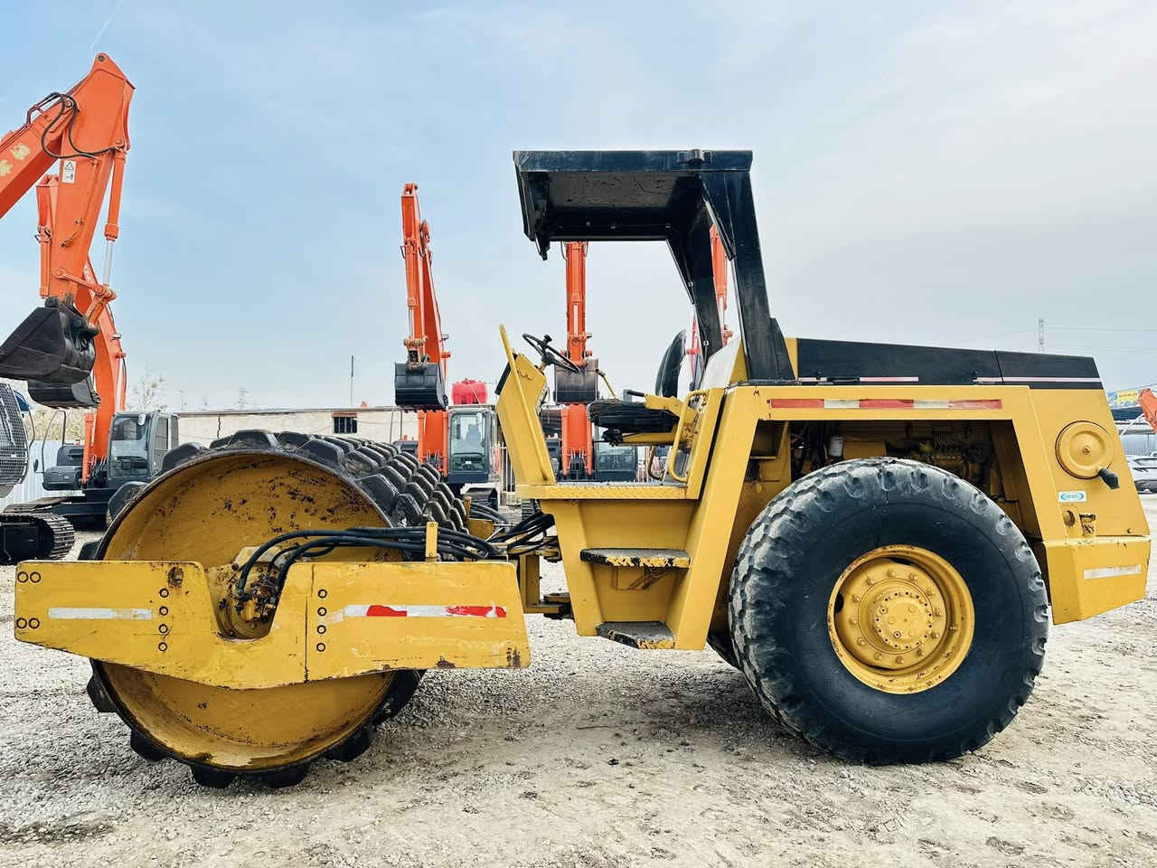 على بركه الله 🙏
#يتوفر لدى شركه عباس فاضل الكرعاوي 
لتجاره الاليات الثقيله 

#BOMAG_213D
موديل 94دويز 6 سلندر ☑️
#دخول_جديد بسم الشركه ✅
درام داخلي. المرغوب ⛰️
📍المكان _ بابل الشوملي (طريق الحولي )

#الاستفسار***********وتساب 
#الاستفسار***********
