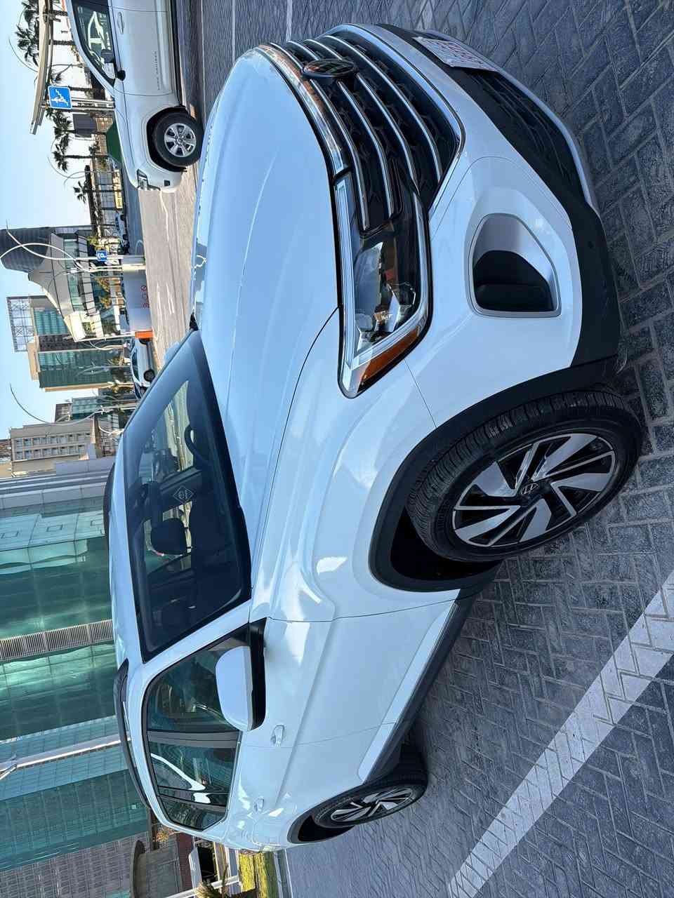 سلام عليكم
2024 Volkswagen Atlas 2.0T Se
                                                             W/Technology
فولكس واجن اطلس شكل الجديد
موديل :2024
مواصفات SE 
محرك 4 سلندر 
2.0 توربو
رقم الشاصي 1V2WR2CA1RC529919
رادارات 360 درجة 
حساسات 360 درجة 
بصمة 
صندوق بصمة
لايتات امامي ليد 
ستوب لايت ليد
لايتات زينون 
تحديد المسار 
توقف ذاتي 
علامة السيارة LED
كشنات جلد+ تبريد+ تدفئة 
الكشن الامامي كهرباء
ثلاث قطع تبريد 
7 راكب 
داخل صاج
داخل أسود
كيج ديجتال 
هند بريك بصمة
استيرن تدفئة
برده ابواب الخلف 
نقطه عمياء المرايا الجانبية
ملاحظة ( الفحص والهزه المروريه جاهزه )
مكان السياره أربيل 
صوره الحادث موجوده مع الصور
أيرباك برده والكشن طرف يمين 
السعر 20000$
***********
***********
