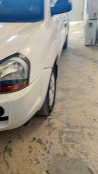 توسان موديل 2010 رقم بغداد سياره مكفوله كير محرك صدر كله جديد بيه ملاح...