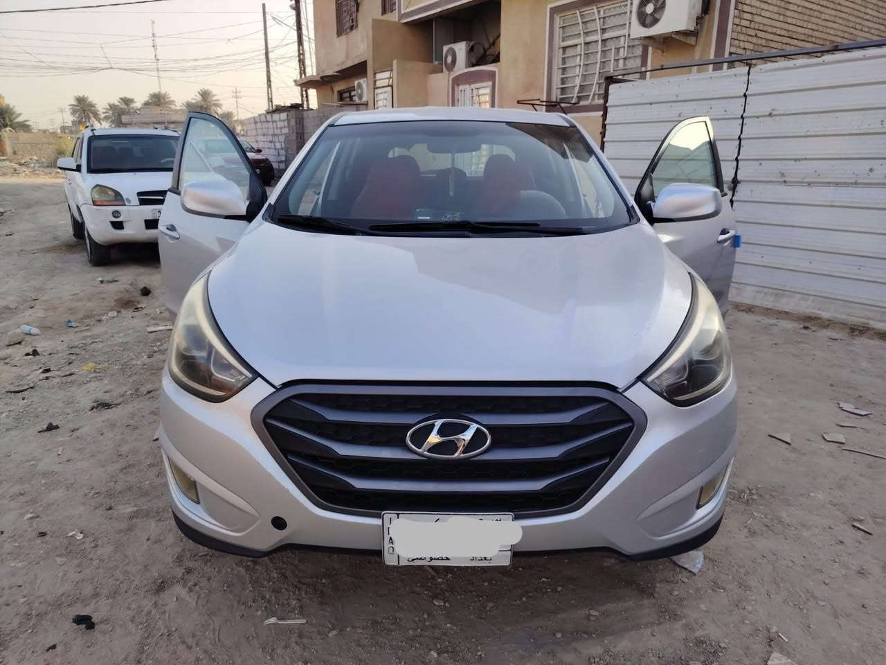 السلام عليكم.

توسان  2015  ماشية 48 حقيقي 

المواصفات؛ وارد امريكي. لون رصاصي. مكينة 2000 جي دي اي.  مريا وسطية كهرباء . تبريد. تدفئة. شاشة. مسجل سيدي كامرة خلفية. سايد بريك بالرجل. تحكم ستيرن جهتين. بلوتوث. اواكس. نظام Eco اقتصادي. ABC. مثبت سرعة. مانع انزلاق. كشنات جلد. كشن سائق كهربائي. ويل كروم. حساس اطارات. باتري جديد. حادثها موضح بالصورة مع المنشور. ايرباكات سليمة.

رقم بغداد مشروع وطني بأسمي

السعر 145 ورقة وبيها مجال مكان السيارة في كربلاء.

الاتصال

*********** كربلاء, العراق
