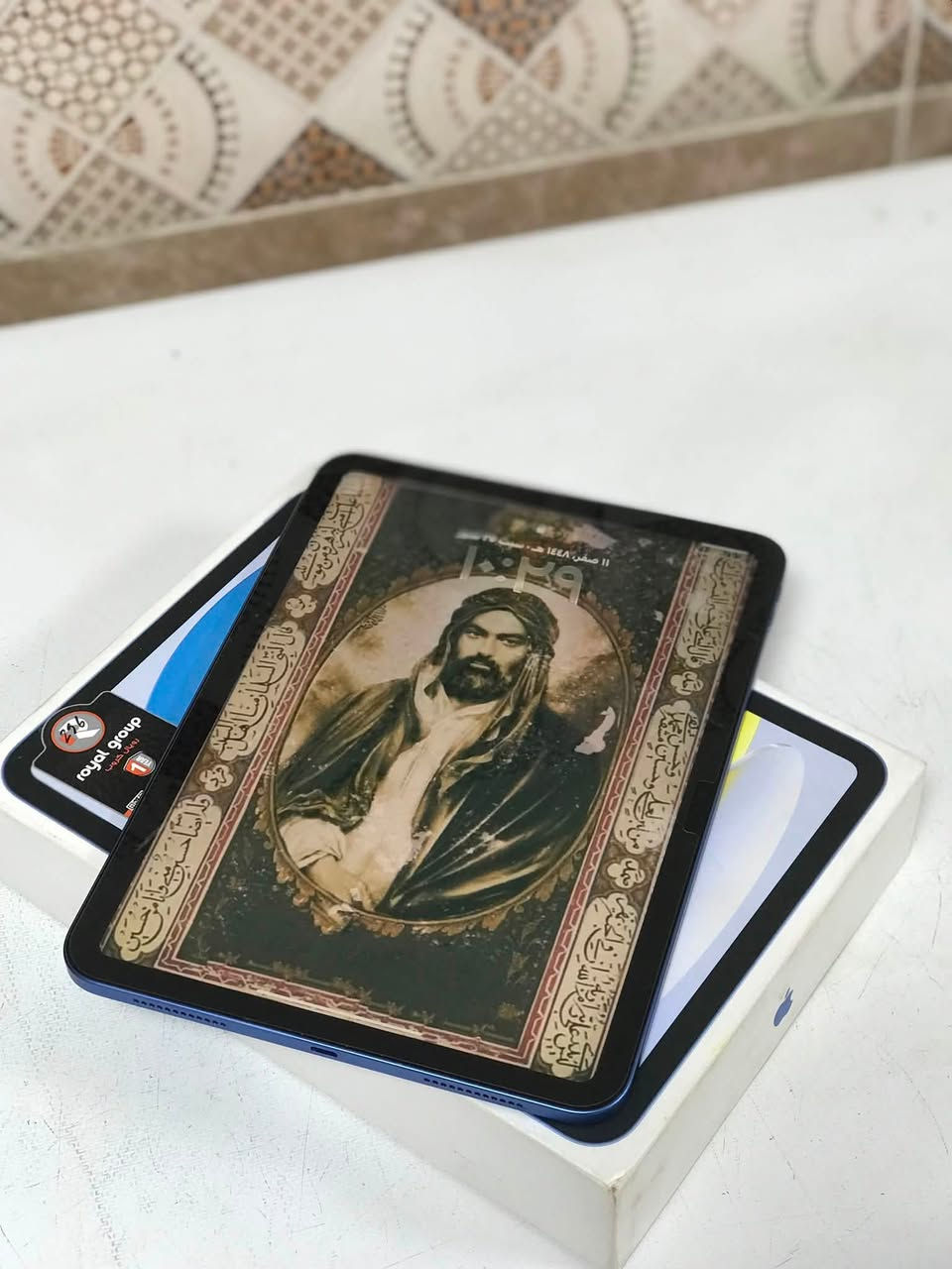 يالله سلام عليكم ايباد 11 مواصفات جدآ عاليه ذاكرى 256 شرق اوسط وتر بروف مامفتوح شرط بطاريه 100 مشحون بس 13 مره فقط زلغ مابي نضافه عاليه جدآ 100/100 وين ميعجبك افحص انطيك ضمان سنه تاخذه من باب البيت مع الضمان كامل ملحقات السعر 600 وبي مجال حك الجيه مكاني بغداد بسمايه ***********
