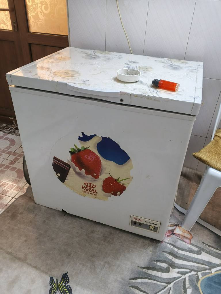 ثلاجه ١٨ قدم مع مجمده ١٤ قدم اخو جديد للبيع ***********
