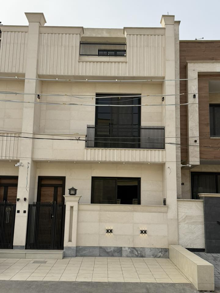 بيت للايجار في السيدية
🔹بيت للايجار في السيدية 
🔹مربع الاقتصادين خلف شارع 40 
🔹البيت موقع تجاري يؤجر تجاري فقط شركات 
🔹البيت زيرو غير مسكون بناء حديث 2025 
🔹يحتوي على ٣ غرف نوم وصالة ومطبخ وخدمات صحية 
للاستفسار :***********
——————————————
مكتب عبدالكريم يوسف للعقار
