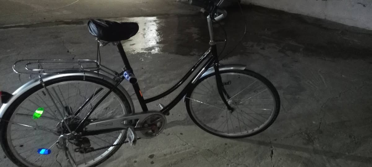 السلام عليكم
بايسكل للبيع فقط 
موديل 2013
سعر85بي مجال قليل
مابي اي عطل 
رقم الهاتف ***********
