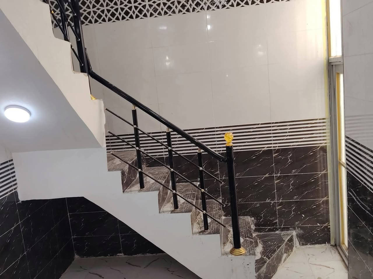 دار للرهن 150طابق ونص متر مقابل ملحق قريه الغدير

عله شارع المطار قريبه للشارع العام بناء نضيف طابو زراعي سند 25 والبيت يحتوي عله ذ3غرف نوم جاهزه للسكن 

يوجود 50متر سعر الرهينه 11 اتصل ***********
