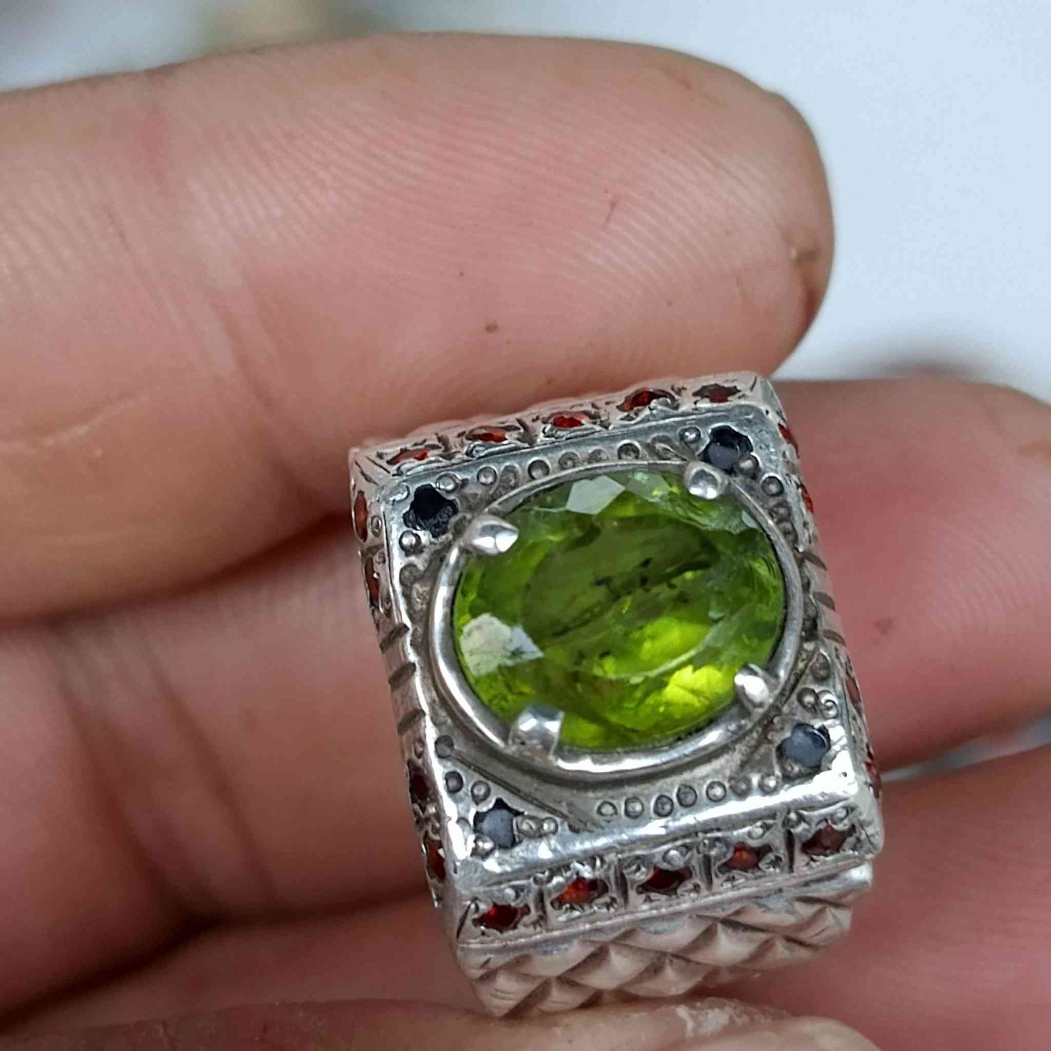 للعشاق اصاله زبرجد افريقي صياغه يدويه للبيع


**إذا كنت صاحب هذا الإعلان وتريد حذفه لأي سبب، رجاءا أرسل رسالة إلى الدعم الفني**