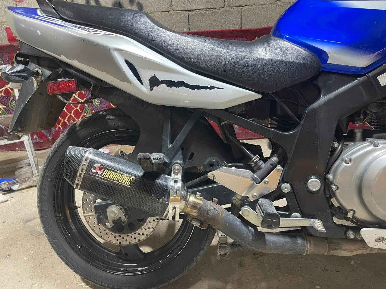 سلام عليكم دراجه سازوكي gs500f موديل 2010 دراجه مكفوله مكينه وكير مكان ديالى بعقوبه ***********
