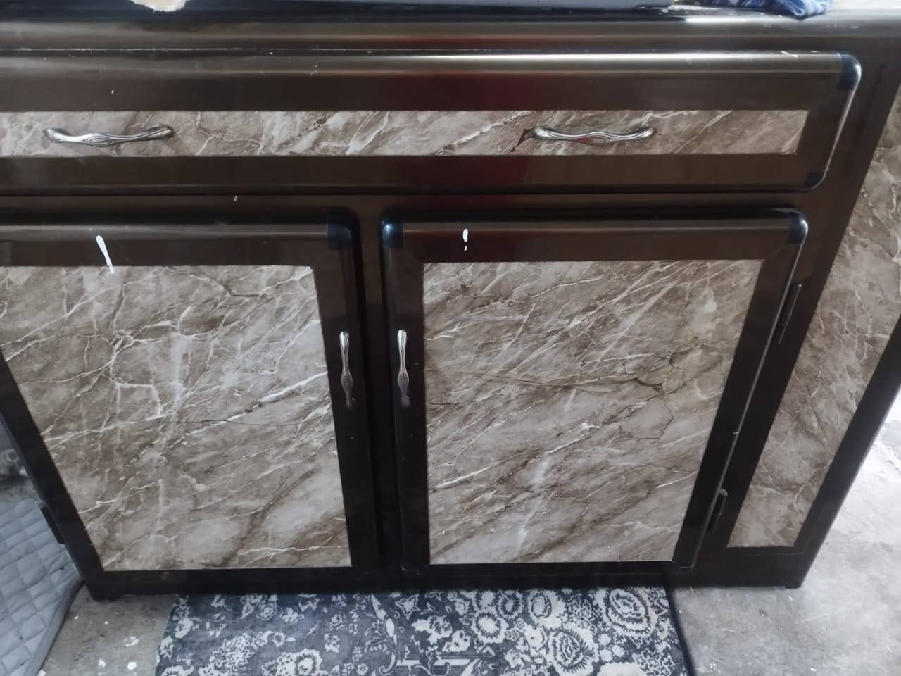 سلام عليكم ورحمه الله وبركاته كونتر اتلث قطع الكونتر بدون مغسله زاويه او فوك او جوه ويه عاي القطعه للبيع السعر 180 وبيه مجال حك الجيه 
***********
