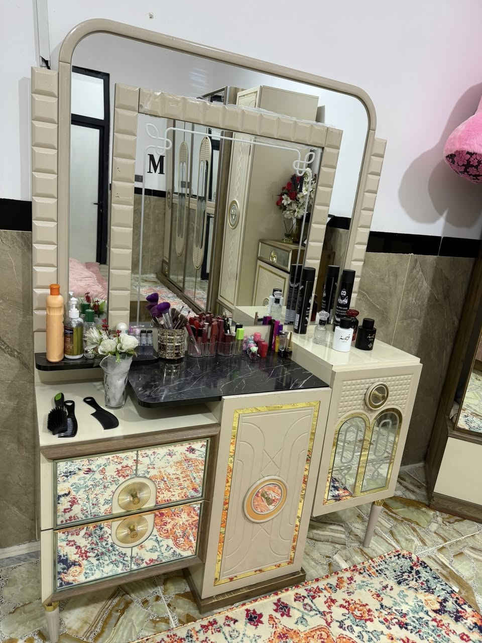 سلام عليكم 
غرفه نوم مستعمله شي قليل 
سبب البيع غرفه ما تكفيني اريد اكبر 
هاي صور كدامك 
مكاني حله دبله البراهميه 
سعره 1800 وبيه مجال شي قليل 
التواصل ***********
