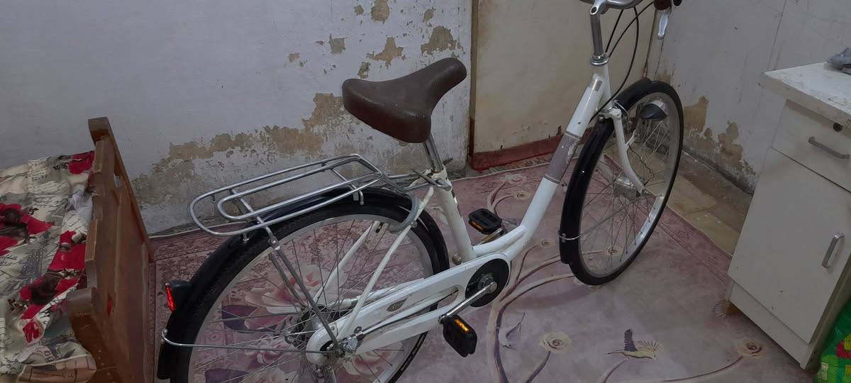 للبيع بيسكلات حاويه حجم ٢٦  كاملات 
سعر البيسكل ٩٠ قفل
مكاني حي العسكري
*********** اتصال + واتساب
