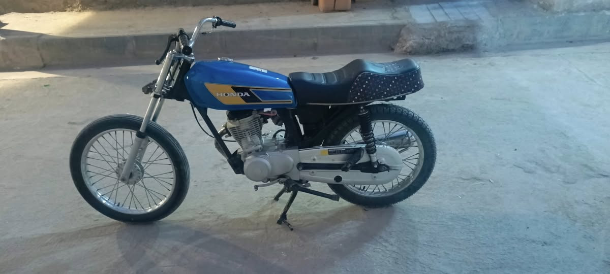 سلام عليكم شباب دراجه  للبيع مكاني غراف كلك كلك كلك 425  بيه مجال حك جيه ***********
