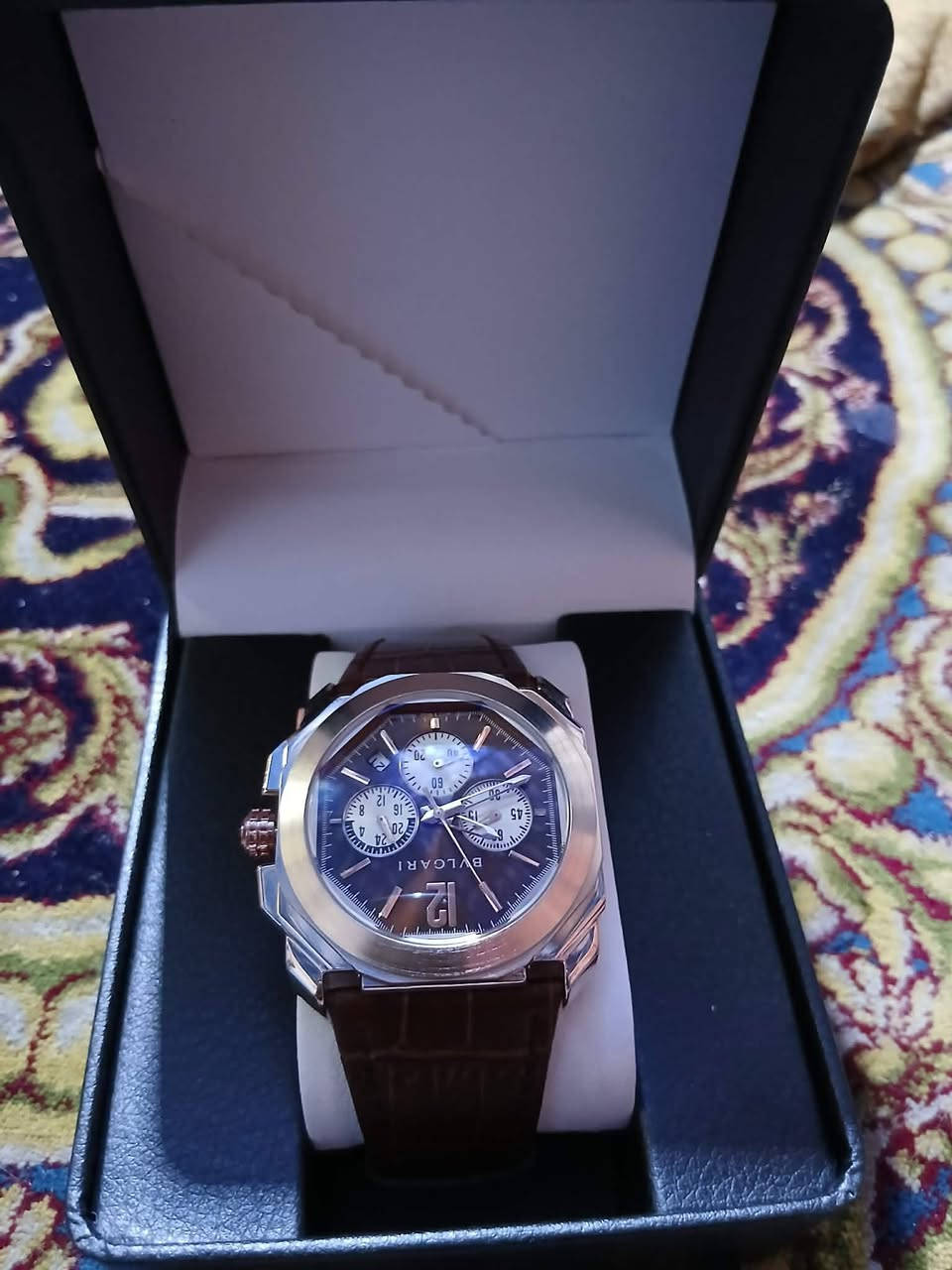 السلام عليكم ساعت للبيع اصليه بيع كلهن شلعه وحده من ضمهن وحده تيسوت اصلي وياهن 2 سويسري مكينه صفره كلهن 300 الهاتف *********** سكن بغداد
