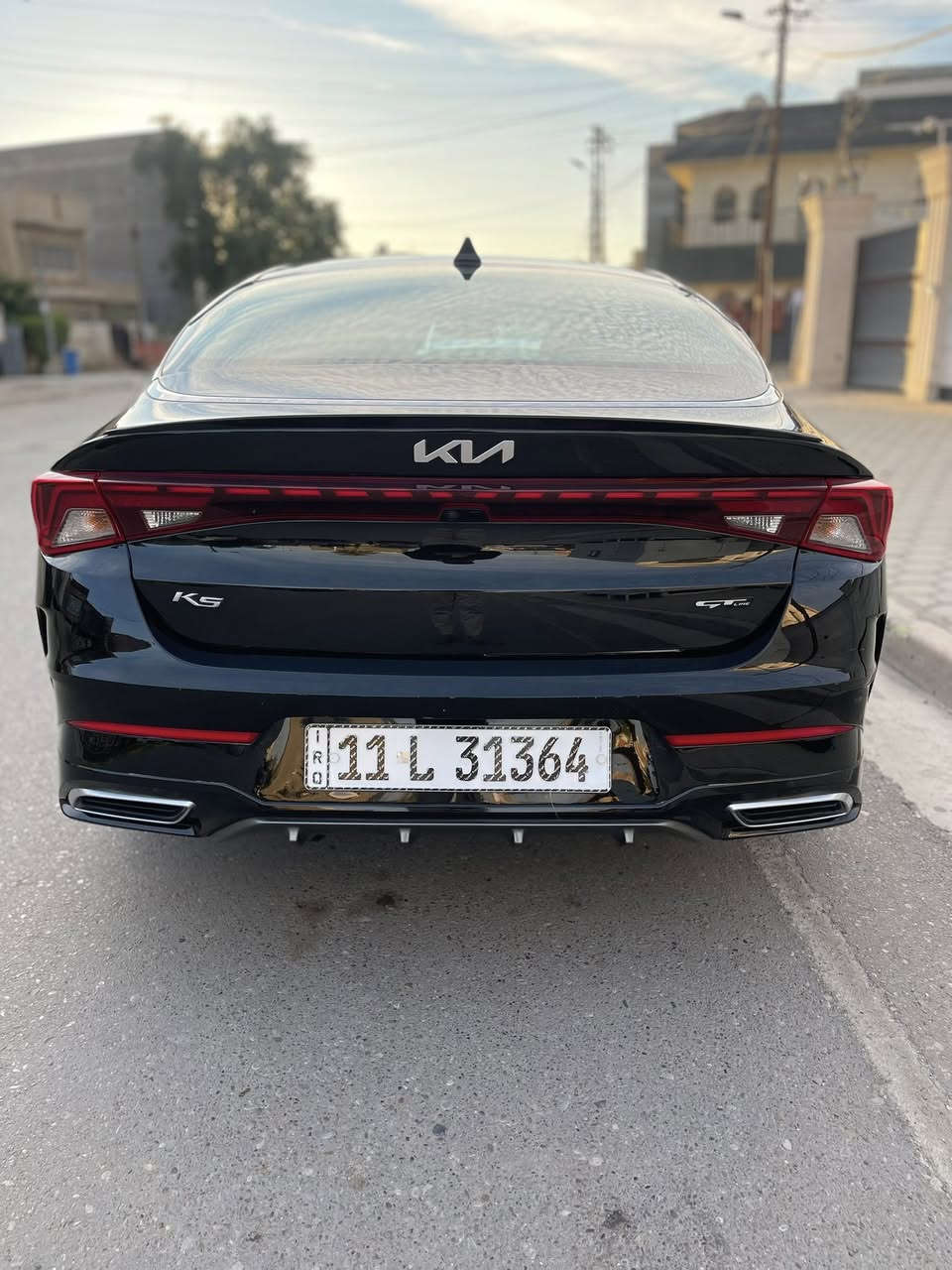 السلام عليكم 
كيا كي فايف 
موديل ٢٢ 
جيتي لاين فول 
بنورما 
تشغيل عند بعد 
كشنات جلد 
داخل لد لمس 
بجم بقلاوة 
بك لايت متصل لد 
اتو هولد 
رادار امامي 
رادار خلفي 
نقطة عمياء 
تبريد بيانو
شاشة كار بلي 
دركةD
كشنات مختم جيتي لاين 
بصمة 
جنطة بصمة 
رقم بغداد بسمي 
حادثهاا بنيد مصبوغ 
وبيهاا بارد 
بدون دواخل وبدون ايرباك السيارة 
ماشية 35 الف 
مكينة وكير مكفولة 
حدادية جديدة
تبريد تدفئة جديد 
تايرات جدد 
سنوية جديدة 
رقم دولي 
ترهم مراوس 
مكاني بغداد حي الجامعة 
***********
