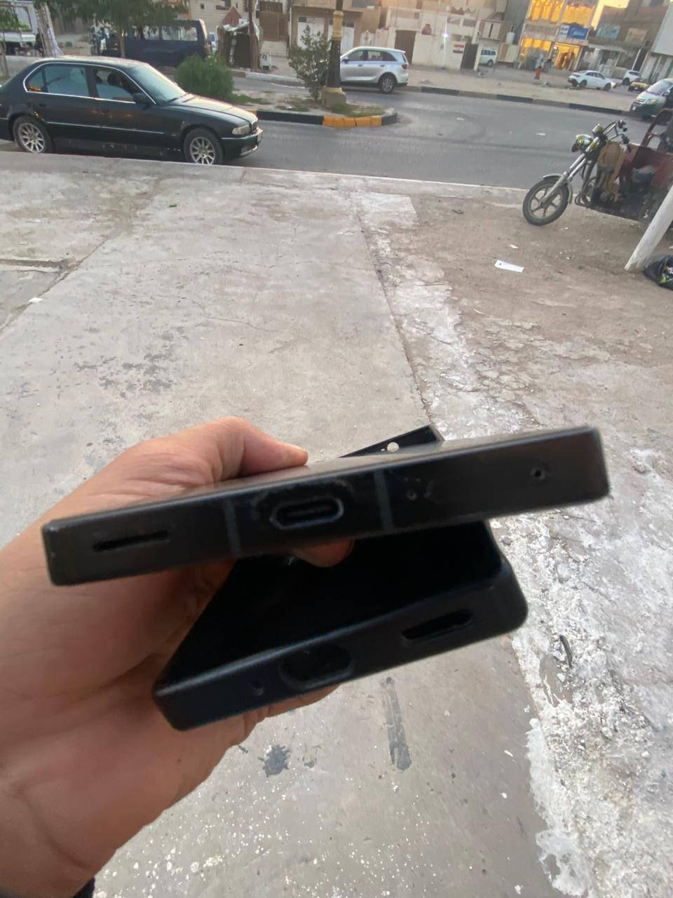 ريد ماجك 9 برو
ذاكره 256 
عشوائيه 24 
نضافه موضحه 
بي فطر خفيفف بالضهر ميبين 
كارتونه + شاحنه اصليات مال كارتونه 
سعر 550 وبي مجال بسيط 
***********
