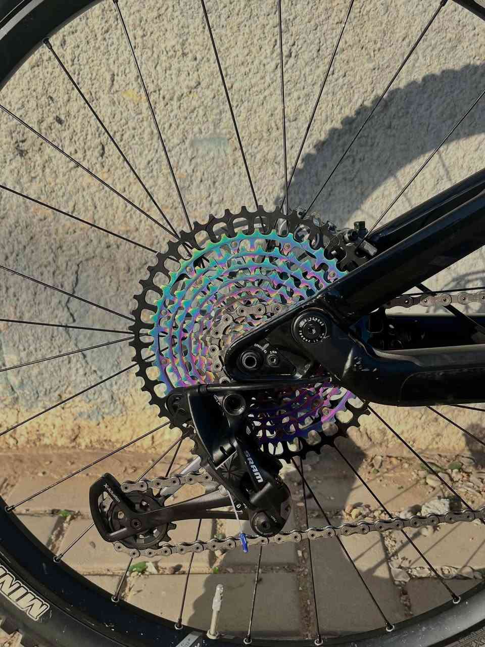 Canyon torque cf8 modified custom 
الفريم 27.5 M كاربون والجزء الخلفي المنيوم
Free ride/ enduro
السستم sram gx eagle 
الكرنك sram gx chrome custom 
البريكات magura mt7 pro carbon
الدبل الامامي fox 36 elite performance 180mm
الدبل الخلفي fox float x2 performance 
الويالة dt swiss E1700 30mm
البطيخات dt swiss ratchet system 
دروبر سيت fox transfer 
الستيرن renthal fatbra carbon
الركبة joystick 
الهيدست hope مع سبيسرز sixpack 
المقعد SDG GRAVITY 
درع الزنجيل والصينية e*thirteen
قبضات odi
الدراجة كلش نظيفة وفوك ما هية كلش قوية ايضاً مزوده وفرق عن الستوك باضعاف
للاستفسار والحجز خاص او ***********
