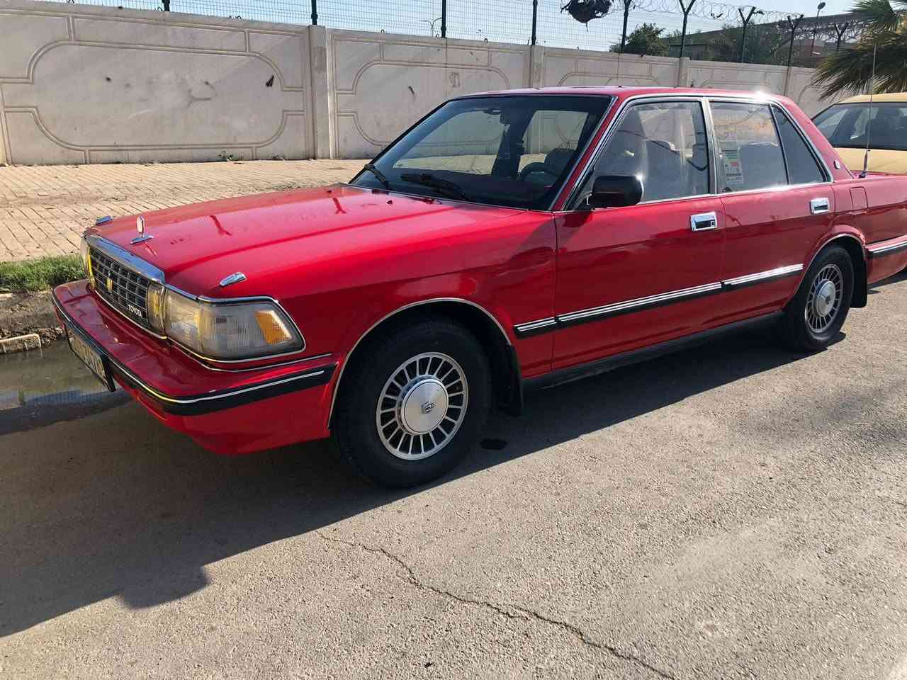 سلام عليكم سيدان موديل 1991سياره يسره بلاد كير ومكينه بطه مكفولته تبريد دفهه شغل تخم تاير جديد صدر مامي وخلفي جديد هزه جديد سنويه الى 29سياره مكفوله من ضربه بيه صبغ جمليه فقط ومكفوله من الكص والعيب شرعي سياره جهزه ومال جناي السعره 68مكاني بغداد بلديات وهذ رقمي ***********
