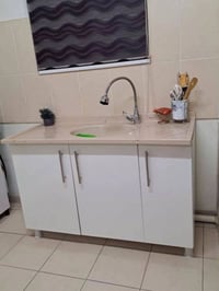 كاونتر للبيع جديد غير مستخدم  تركي خشبmdf  4 قطع ارضي وملحق وفاترينا 3...