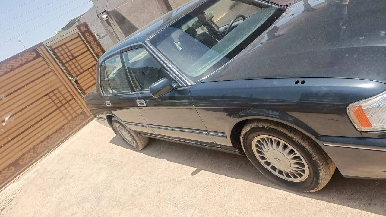 للبيع موديل ٩٤ جاهزه مكينه كير حداده طخم داير سياره نقص فقط تبريد صاحبها بلبصره سنويه ساقطه من ٢١ ٢٠٠ غرامه عليها امراوس بمحور كرستا أو مارك نفخ *********** بصره جزيره وسعر ٥٨

