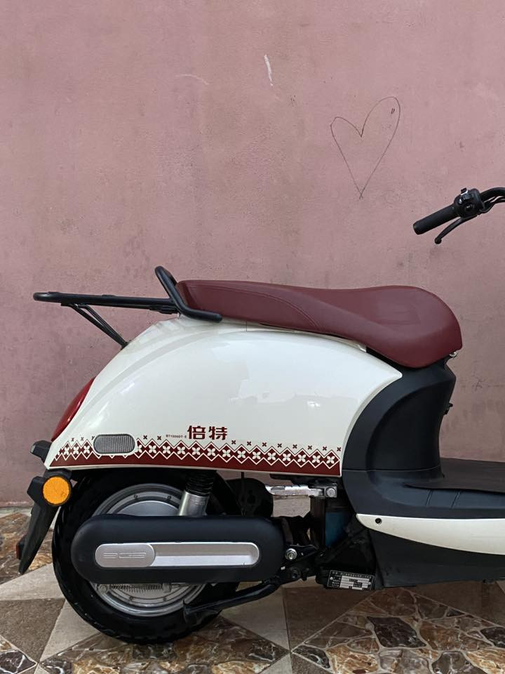 ٦ بطاريات مستخدم قليل جدا السعر ٨٥٠وبي مجال رقمي ***********
