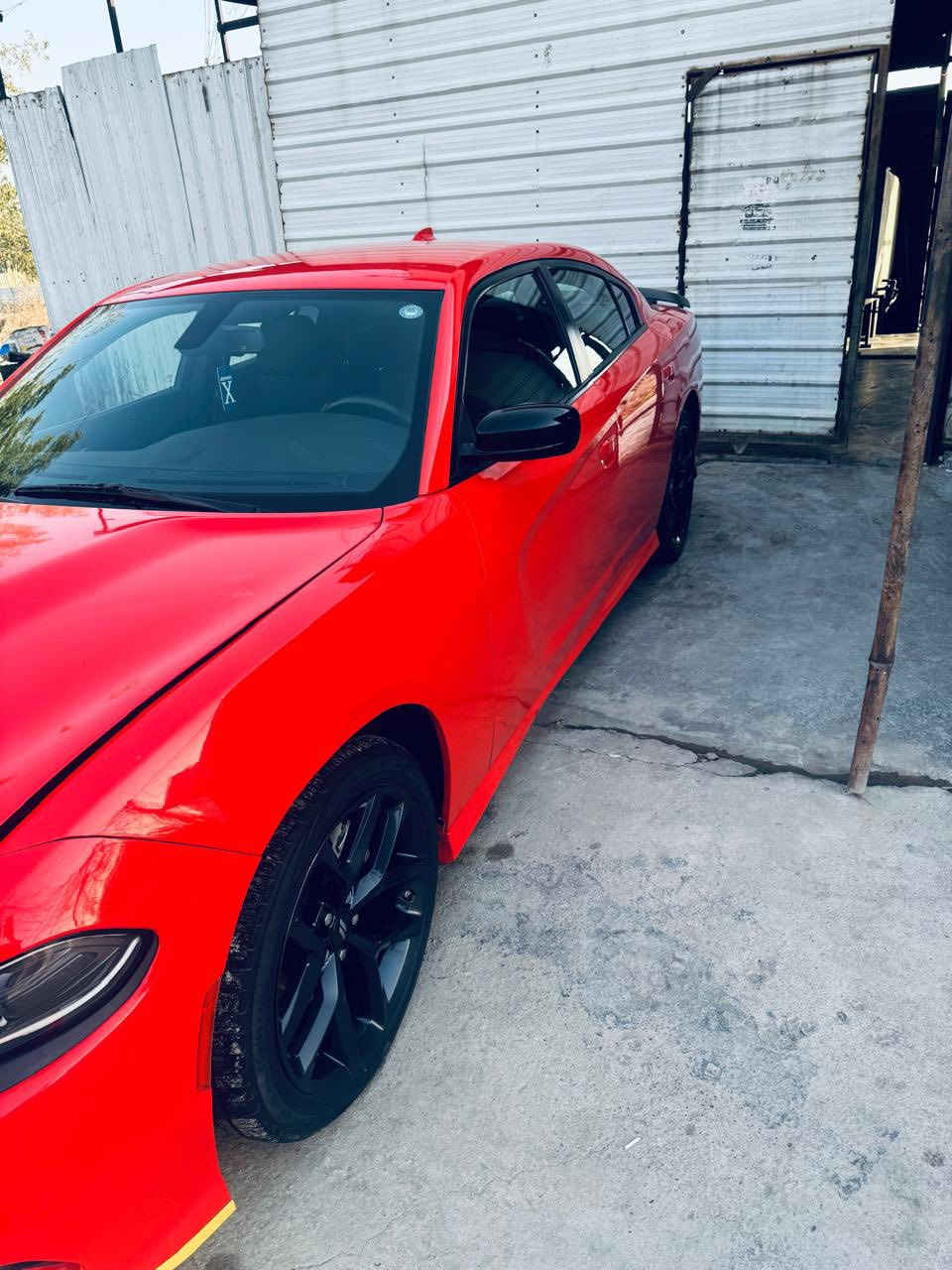 سلام عليكم جارجر للبيع موديل 2022 مكان سياره بغداد لون برتقالي فول مواصفات ما عدا الفتحه تحكمات استيرن شاشه جبيره ستيرن شفتات ويل 20 
ماشيه 51 
اكزوز رياضي 
داخل اسود كشنات مخمل اسود 
سياره جديده كلش 
بيها حادث بسيط جدا جاملغ امامي ومرفق بالصور 
الاتصال بالرقم
***********
