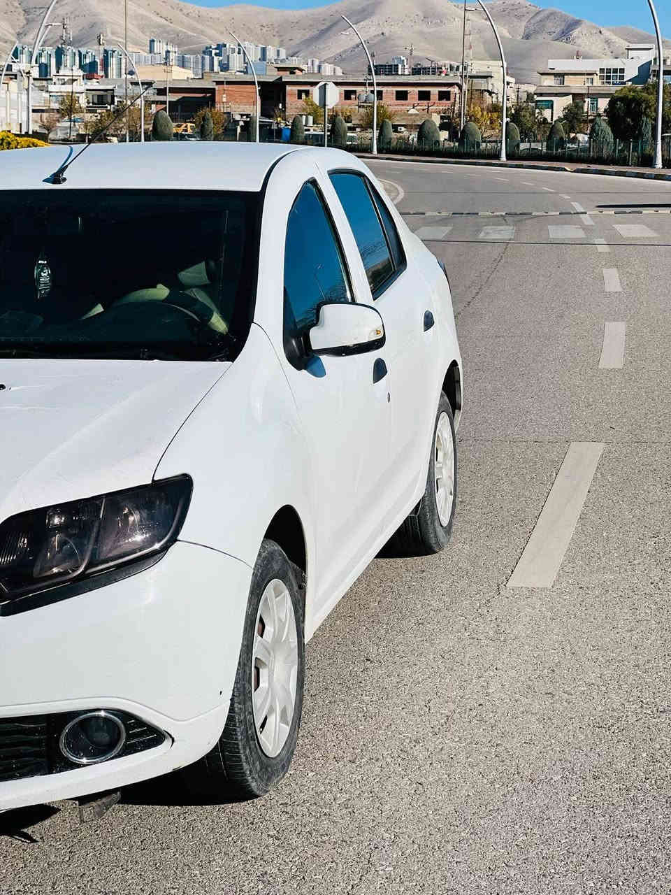 ڕێنۆ سیمبۆل ٢٠١٦ ساخ ساخ 
بێ بۆیاخ بێ دەعم بێ لێدراو بە پارەی مازدایەک
مەنەفێستی ئەسلێ بەشەرتی هەموو شتێک
سەیارەکە جایزە زۆر شیاوە بۆ کاری مەندوبی و گەیاندن 
ڕێنۆ سیمبۆل
گێڕ ئۆتۆماتیک
تەبرید سارد و گەرم
دوجام کارەبا
دەبڵ ئێرباگ
شاشە ئایپاد
سویچ کۆنتڕۆڵ
ئاوێنە ئیشارەت
ئیکۆ زۆر زۆر کەم بەنزین ئەخوات
قفڵ مەرکەزی
داشبڵ و بەرگەدەرگای لۆک
بەرگە کوشنی تازە
 هەموو گێچەکانی ئیش ئەکات 
بێتەقەوڕەقە چرکەیەک و پارە ببڕە
کارەبای کامل بەشەرت
بێ مووس بێ بڕاوە
زۆر جایز و ڕێکوپێکە 
بەقەد ٢٠٢٥ توندو تۆڵە 
سعری تەنها و تەنها ٤٦ وەرەقە و معامەلەیەکی کەم
*********** ڤایبەر و واتسئاپ السليمانية, العراق
