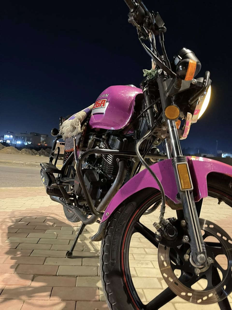 السلام عليكم 
(مكلف بل نشر)
دراجه دايوان 22 طالعه بل 23
الدراجه اوراق اصولي وصل معرض باسم راعيها 
الدراجه نظيفه كلش وكامله من كل النواحي مثل ما اشوفون 
رقم صاحب الدراجه ‭٠٧٨٣ ١٣٦ ٣٠٥٤‬
العنوان كربلاء حي العسكري
