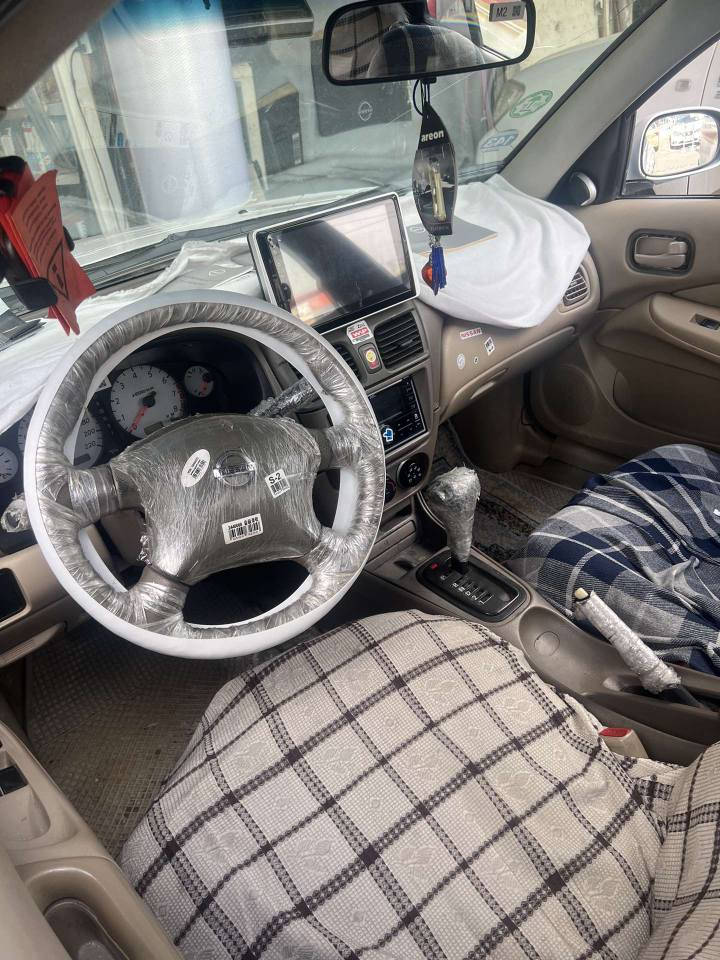 سەنی 2011 سپی ئۆتۆماتیک 3 پارچەی بۆیاخە چەمەلەخو بۆنیتو درگا سەکن  سەنەوی تازەیە بە شەرتی بە ناو کردن گێرو مەکینە مەزبوتە بە شەرتی فەهس  تەبریدو ساردو گەرم بە شەرت چرکەی تیا نیەو لە رەسمەکان جوانترە سەیارەکە لە سلیمانیم من خاوەنی نیمو تەلەفون بۆ خاوەنی بکەن
*********** السليمانية, العراق
