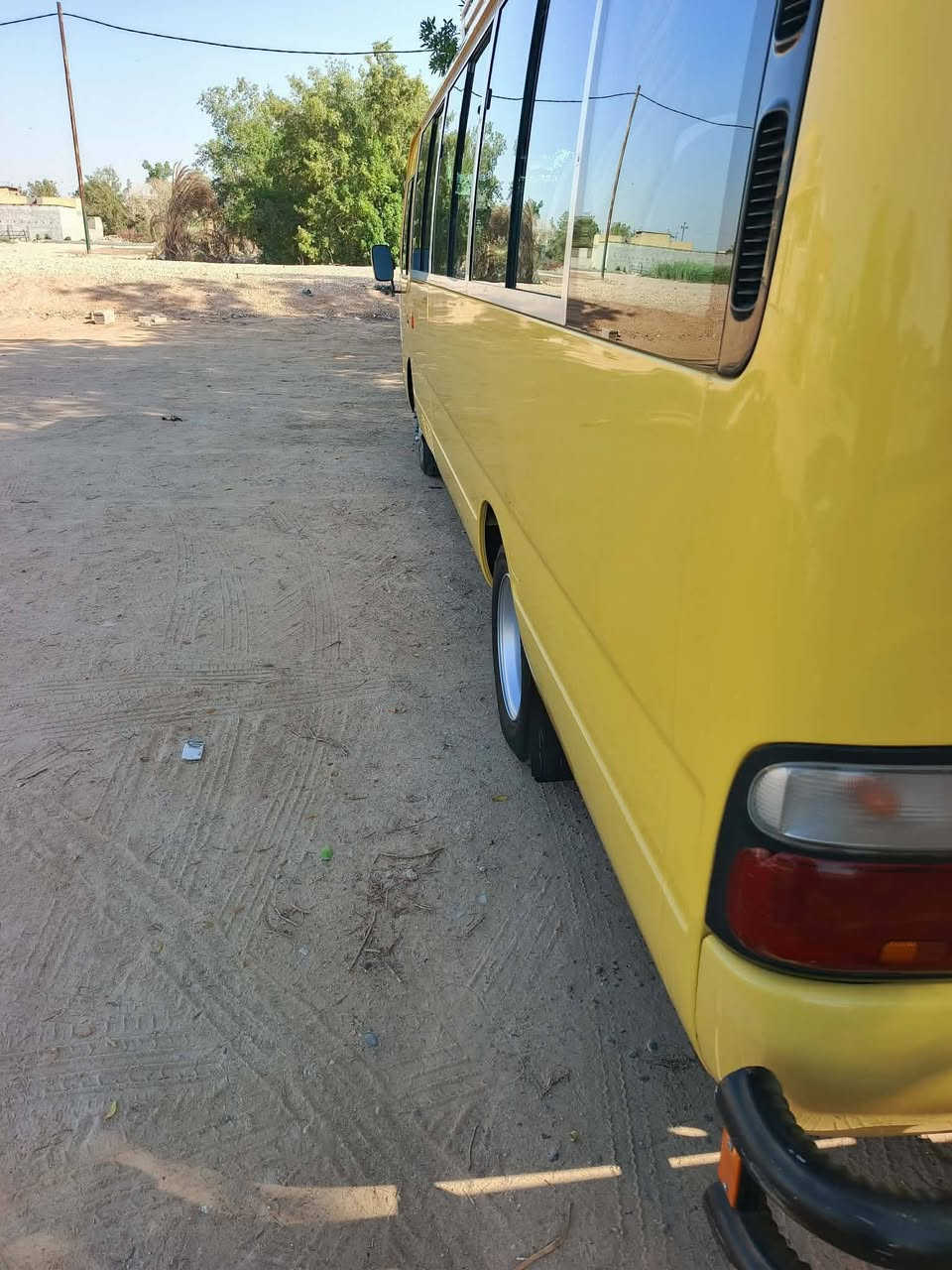 سلام عليكم كوستر اصفر بلادي للبيع
سياره جاهزة حداديه كير مكينه اكسن ميكانيك طافي جاهزه 
لسيارة بيه ذيلين فقط السعر 345 ما متاوجد علفيس اليرد يتصل ع ***********

