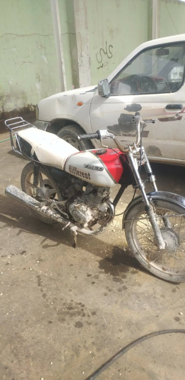 للبيع كلك 225 خمسه كير ***********
