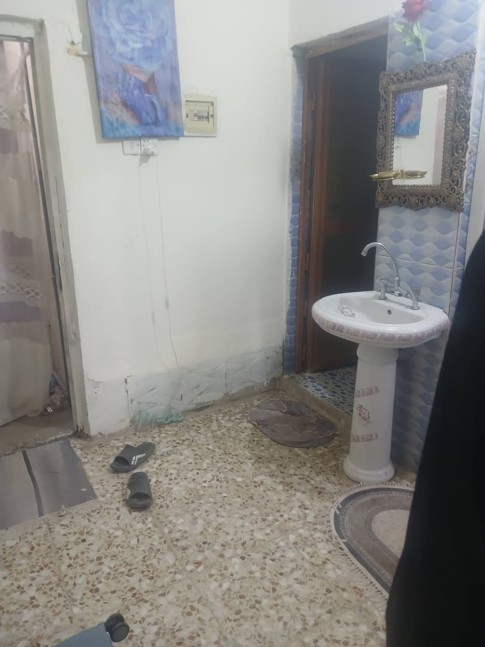 100مشتمل10×10 خلفي حي البساتين حي السلام شارع ابو حسين المختار  غرفه ومطبخ وخدمات مع ترك جانبي مساحه .40م  يباع نقد وقسط للاتصال ***********
