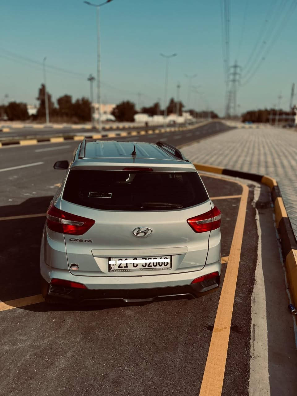 كريتا هونداي 
موديل 2018
محرك 1600
بيهة بس باب الي خلف السايق صبغ عام وبيهة شخوط خفيفة
***********اتصال أو واتساب
مكاني واسط العزيزية
