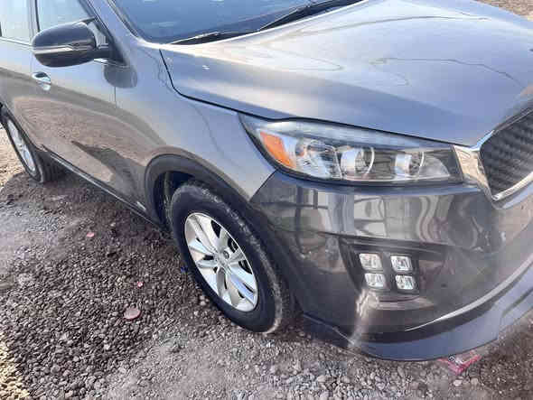 سورنتو موديل ١٨واردامريكي حادث بس بنيد اربع سلندر جي دي اي ٢٤٠٠سي وان رقم اربيل الدولي رقم هزه سنويه جددباسمي كامله مابيه اي نقص ١٧٥ وبيه مجال للطيبين السياره مال جناي التواصل ***********مكان السياره بغداد
