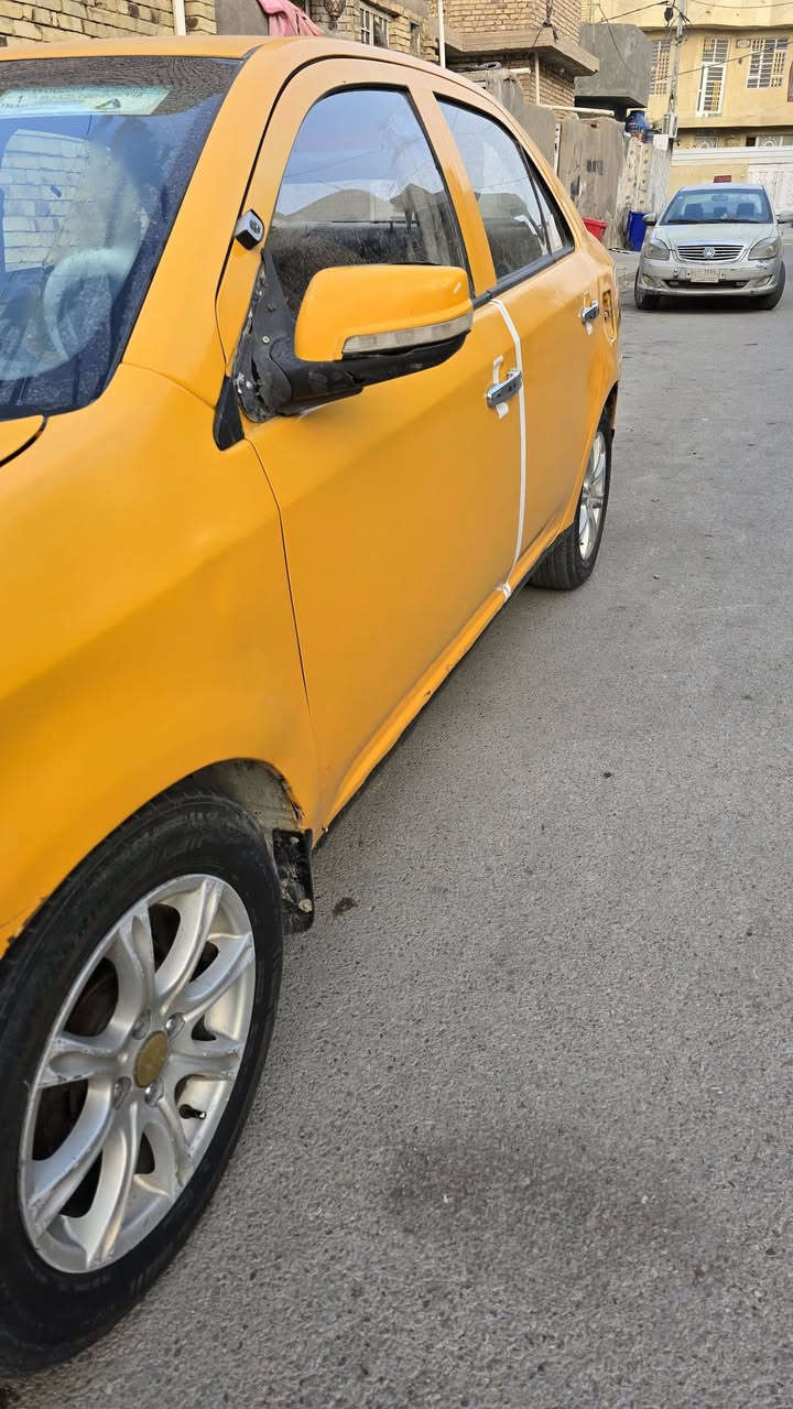 للبيع جيلي ام كي  موديل 2013 رقم ذي قار مشروع وطني تحويل ثاني سياره حلوه وجديده وجاهزه خير من الله بيها بس طخه بجاملغ الخلفي يم القبغ البانزين ومعمر الباقي بلاد مكاني بالكوت وراعيها يمي السعر 25 وبيها مجال 
***********
***********
