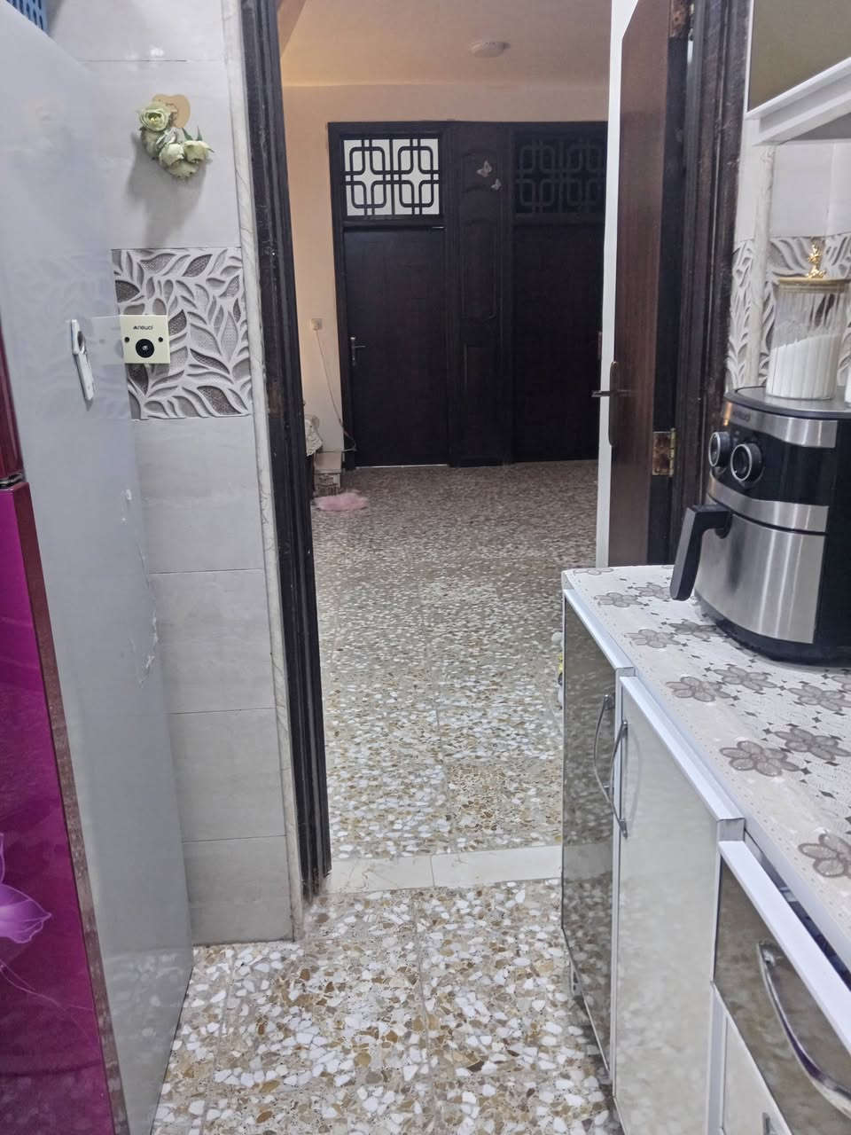 السلام عليكم
.
دار للبيع زراعي سند ٢٥.

حلة شارع ٨٠ فرع بانزين خانة اضواء بابل
مساحة ١٥٧م
طابقين بناء حديث ٣غرف نوم
طابق ارضي ٢نوم وصالة وكيلدور ومطبخ ومجمع صحيات وكيلور
طابق اول غرفة نوم وهول
للاستفسار***********
***********
*********** ابواحمد لبيع وشراء العقارات في بابل مكتب البيت الأمين حلة نادر الأولى قرب آسواق الجمل ملاحظة نستقبل جميع عروض البيع والشراء والايجار الرهن
