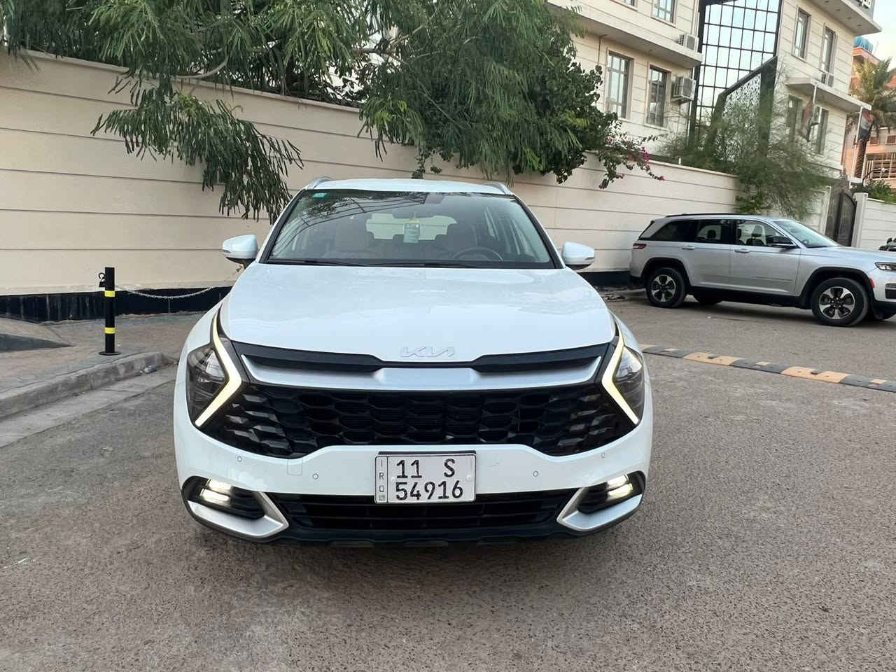 كيا سبورتج 2023  خليجي 
جديده كفاله لا صبغ ولا بارد
مواصفات نص فول  شركة الدولية 
محرك 2000  دوش 
ماشية  48  km 
داخل بيجي/ شاشة كبيره مع كاميرا دواره/ تحكم ستيرن كروز سرعة مانع انزلاق تحديد مسار/ وضعيات قيادة مود درايف/ لايت زنون/ لد امامي وخلفي /حساس امامي وخلفي/ اوتو هولد/شاحن الجوال /سايد بريك دكمة /مداخل USB /.. وباقي مواصفات المعروفة
رقم بغداد  بأسمي 
هزة  جديده 
سنوية جديدة 
ورقم دولي..... السعر 198 بيه مجال بسيط 
 📞   ***********   بغداد زيونة  ..... بغداد, العراق
