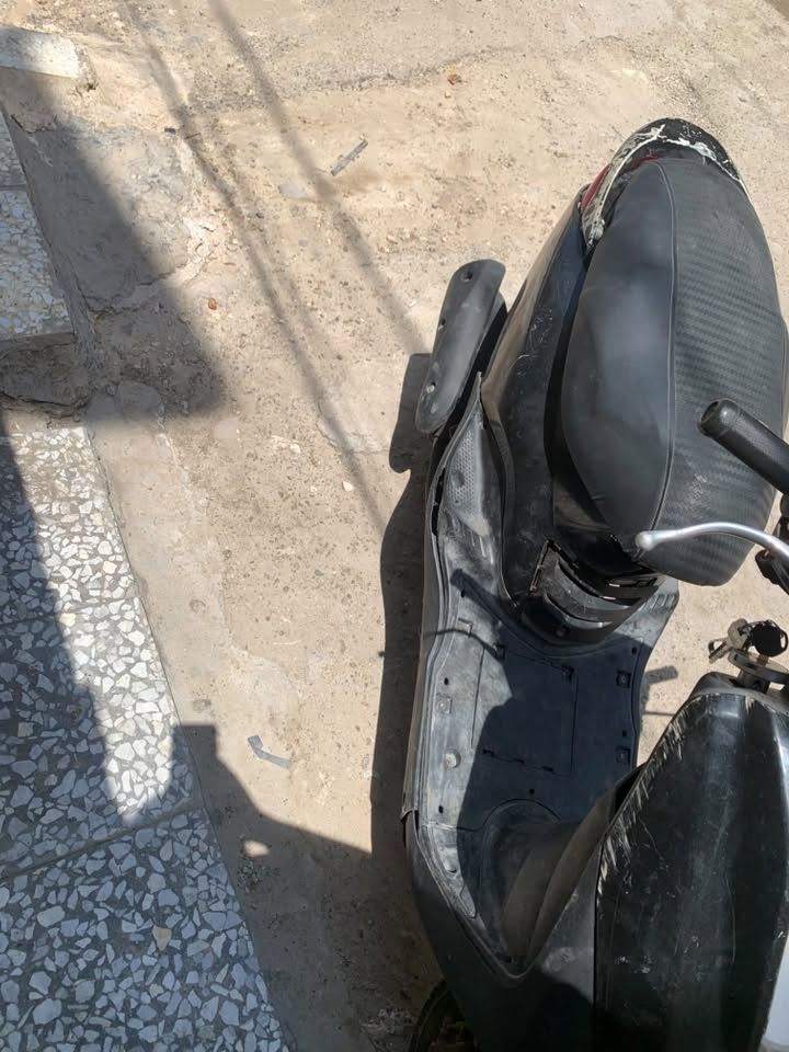 دراجة بريز مكينة خرسة كهرباءيات كلها شغالة بس الكابريتر تعبانة للبيع 350 وبيها مجال العنوان بغداد الحرية لتواصل ***********
