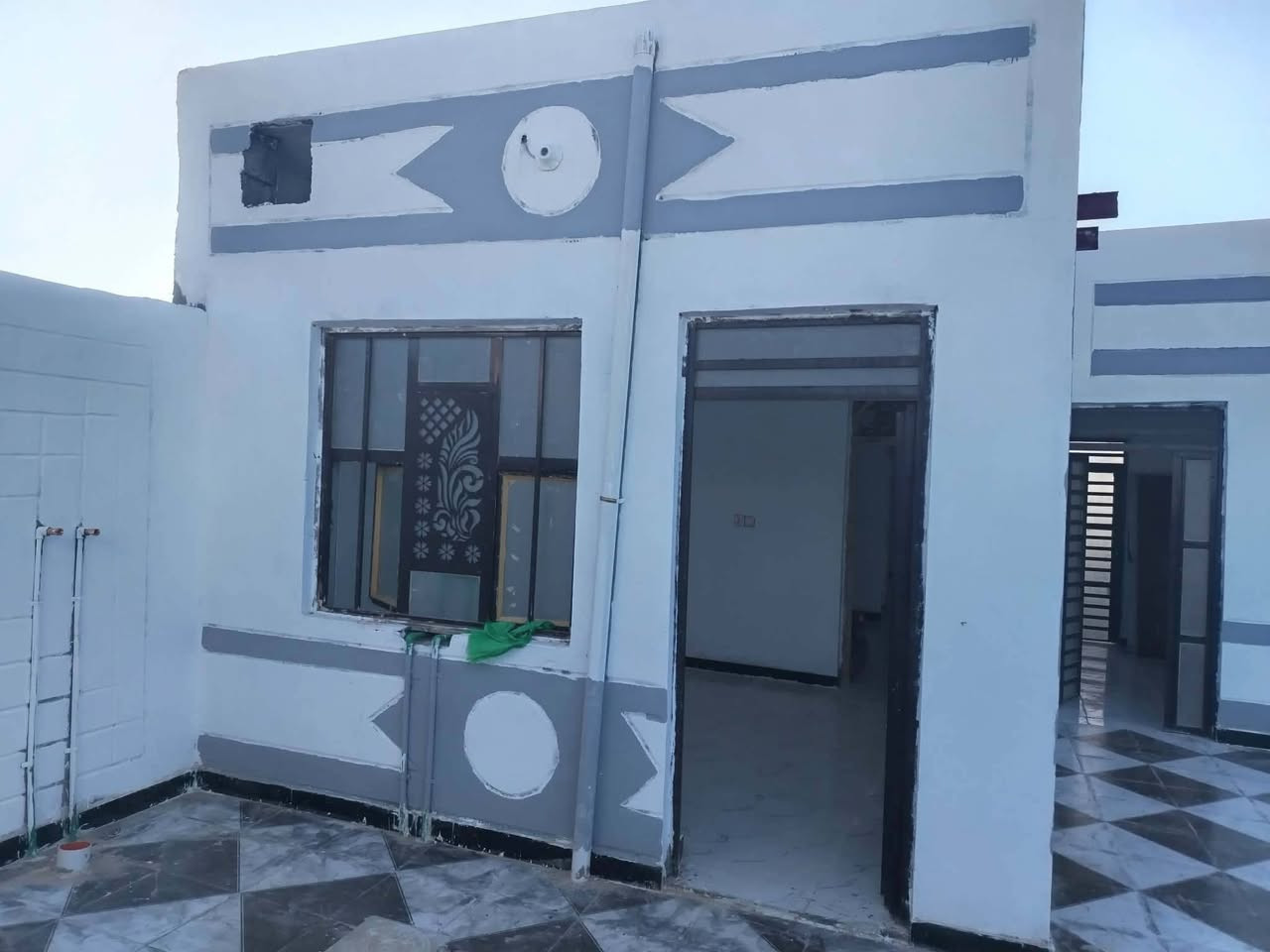 سلام عليكم بيت البيع حي المنصور جهت سكه القطار مساحته 200متر سند 25مداور بسم المشتري لاستفسار عله الرقم ***********بي واساب السعر 35بي مجال الخاص مغلق تصال عله الرقم
