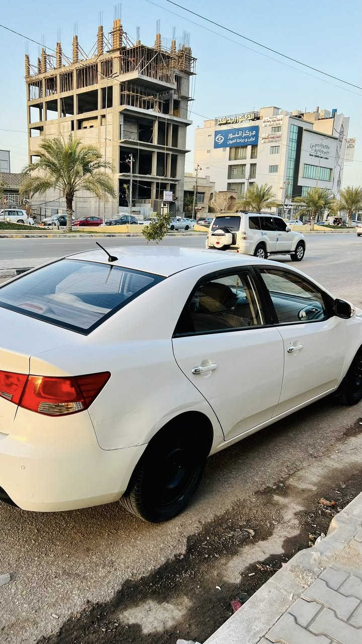 سيراتو 2012
رقم نجف دولي
مكفولة ماعدا قبق جنطه صبغ بدون ضربه وبارد
كير محرك تبريد كله كفاله عامة 
السعر 100$ وبيها مجال 
للاستفسار 
***********
***********
