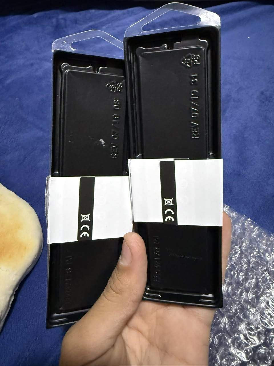 السلام عليكم اخوان رامات براند Yeemix قطعتين 16*2 يعني المجموع 32 السرعه مالتهن 3200 والcl 22
السعر 225 ربي يرزق الجميع


**إذا كنت صاحب هذا الإعلان وتريد حذفه لأي سبب، رجاءا أرسل رسالة إلى الدعم الفني**