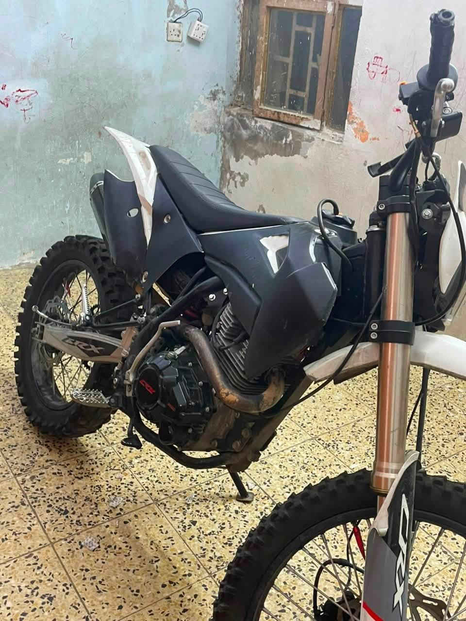 السلام عليكم دراجه  CRX 350 مكفوله كفاله عمه نقص بس فج عمبار خلفي دراجه نشطه وجديده موديل 2025 سعر 15000 مليون ونص وبيه مجال حك جيه مكاني بغداد مدينه الصدر 🤍


**إذا كنت صاحب هذا الإعلان وتريد حذفه لأي سبب، رجاءا أرسل رسالة إلى الدعم الفني**