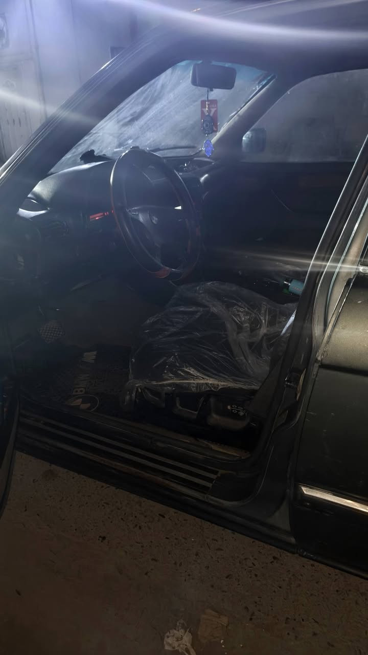 السلام عليكم    ❤💛🖤 بيع او مراوس 
‏✓ BMW 1991 الباڤاري /لسياره اصل وفصل 735
‏✓ مكينه 3.5 مفتوح
‏✓ وارد ياباني بدون فتحه بلسقف
‏   صدر امامي خلفي جديد نضافتة 96٪
‏   سياره مال جناي باسمي سنويتها لـ2029 مشروع وطني
‏   الرقم الجديد الدولي  +هزه جديده
‏    جام كهرباء  
‏  سستم سماعات  جديد
‏   وضعيات كير  /S/E/M كله شغال
‏   لسياره عوزها ملاحضات بسيطه
‏📍عنوان بغداد /حي النصر
‏ ✓ واتساب او اتصال لباقي لتفاصيل
  مراوس او بيع سعرها 40 وبيها مجال لشراي  وتشلع عيني
‏ ✓ واتساب او اتصال لباقي لتفاصيل
         ***********
