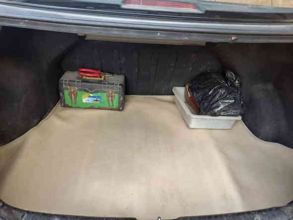 السلام عليكم اكسنت موديل 2016 اجرة للبيع مكينة وكير وتبريد واطارات وبطارية في حالة جيدة  حجم المكينة1400 مابيها اي  دوانز مصبوغة عام للجمالية مبدل جاملغ امامي 87 جهة السايق 
السعر وبي مجال بسيط للاستفسار على الرقم  
*********** ومتواجد على النت
