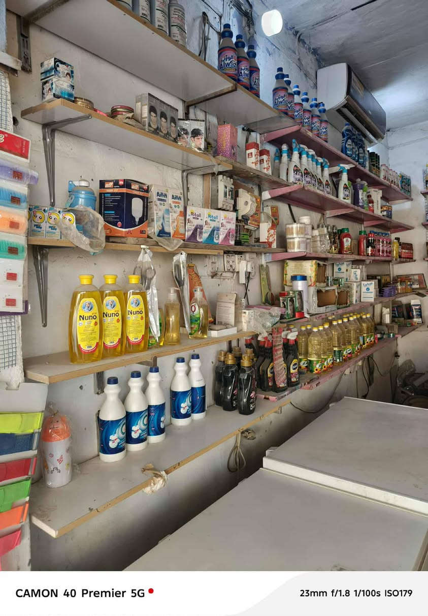 سلام عليكم أسواق للبيع
٤ عارضات 
٢ مجمدات
١ سبلت
سفينه واحد متر 
وبيقة التفاصيل موجوده بالصور 
السعر خاص 
الرقم ***********
