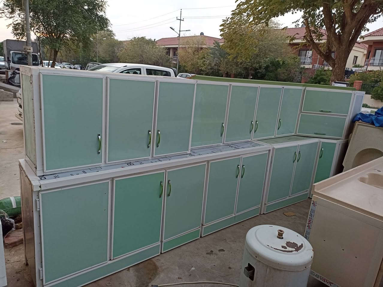 کونتر ٤امتارو۲۰سم مع مكان ثلاجة یعنی ٥امتارمواد اصلیة كلش نظیف . کەونتر چوارمەتر وسی سانتیم وجێی سلاجەش واتا پێنج مەترزۆر پاکو مەوادی ئەسلی کلار  ***********
