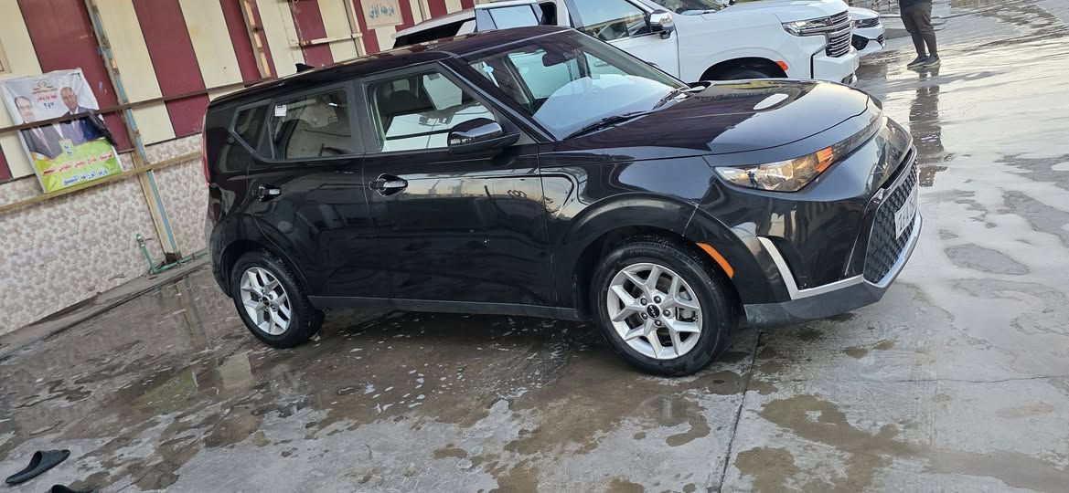 كيا صول موديل 23مرقمه قادسيه 
محرك حجم 2000 دوش *
شاشه كبيره كار بلي *
كامره خلفيه دواره *
فول تحكم ستيرن *
رادار امامي جانبي *
تحديد مسار للأمام *
قياده ذاتيه *
مانع تصادم *
كروز سرعه*
عداد دجتال*
ثلاث انظمه للقياده *
بك لايت لد *
ويل كب حجم 16 كروم *
سياره جديده ماشيه 7 الاف *
حادثها موضح بالصور بدون دواخل *
مكانها الديوانيه سعرها 145وبيها مجال للاستفسار الاتصال على الأرقام *
*********** واتس اب 
***********
