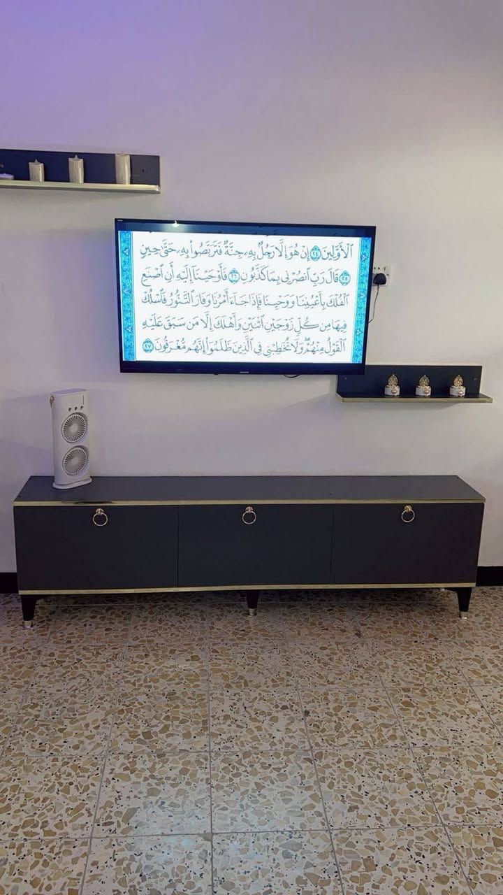 طباخ جديد بمعنى الكلمه سعره ١٣٠
ميز تلفزيون جديد سعره ٦٠
ميز طعام جام وكراسي ملكي ٢ سعره ٦٠
بغداد الغزاليه شارع البداله
***********
